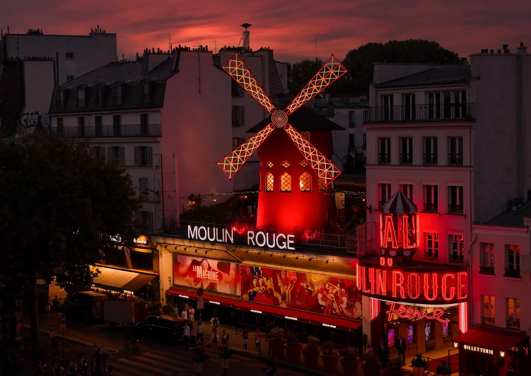 Parigi: Cena-spettacolo al Moulin Rouge